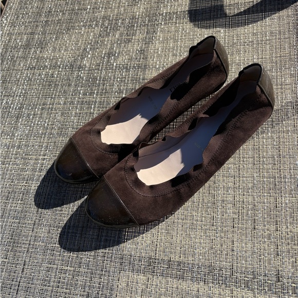 Bruno Magli Chocolate Brown Suede Patent Leather Cap Toe Ballet Flats 40 9 EUC - Picture 12 of 14
